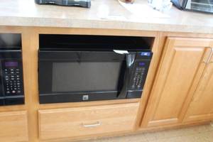 lot 139 image: 2014 Kenmore Elite Microwave Oven