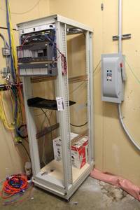 lot 158 image: Computer Server Rolling Rack