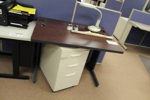 lot 200 image: Computer Table