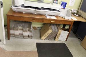 lot 164 image: Wood Office Desk 2-Drawer