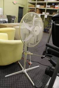 lot 183 image: SMC 5-Blade Pedestal Stand Fan