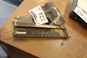 lot 224 image: Senco 1-78in. - 3in. Pneumatic Nailer GB0213