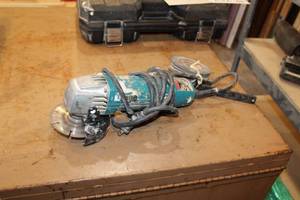 lot 233 image: Makita Disc Grinder N9501B