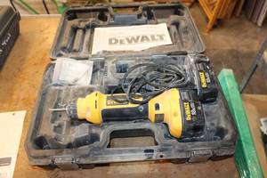 lot 232 image: DeWalt Heavy Duty 18VDC Cordless Cut-Out Tool DC550, 2-Batteries, Charger, Case