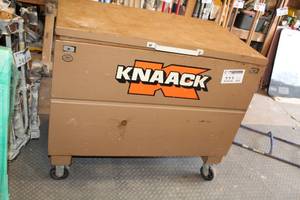 lot 222 image: Knaack Metal Rolling Job Box