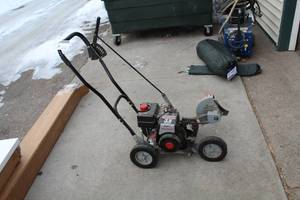 lot 219 image: Craftsman Eager-1 EdgerTrimmer