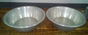 lot 37 image: Large Heavy Duty Aluminum Dish