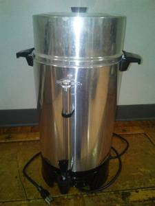 lot 39 image: West Bend 100 cup coffee maker
