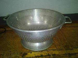 lot 40 image: Commercial Colander