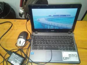 lot 43 image: Acer C720 Chrome Book