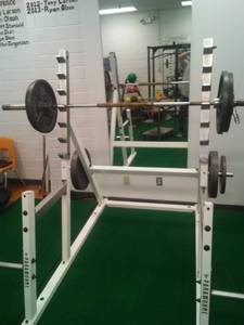 lot 45 image: Paramount Lifting Stand and Weights