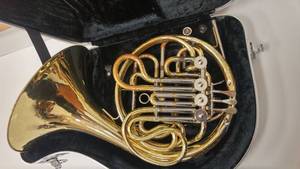 lot 285 image: Yamaha French Horn