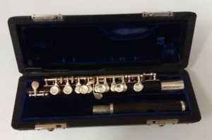 lot 139 image: Gemehhardt Piccolo