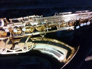 lot 190 image: Yamaha Tenor Sax YTS - 475 Great Shape next to new in hard case.