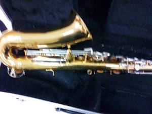 lot 239 image: Bundy II Alto Sax,  Hard case.