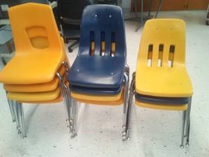 lot 117 image: 12 Actco Bell stackable poly chairs