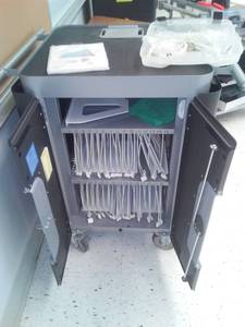 lot 122 image: Bretford Power Sync Cart for iPad