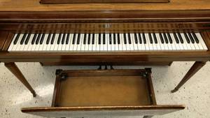 lot 362 image: Kimball Console Piano