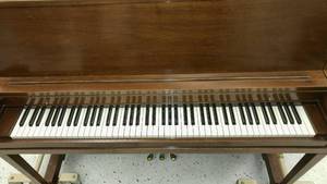 lot 364 image: commercial roller & Everett - upright piano