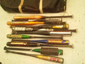 lot 771 image: 11 Metal Baseball Bats with bag. Loc class rm 101