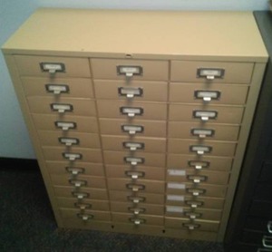 lot 508 image: 33 drawer metal Cabinet  excellent. 37.5 X 30.5 x 13, . Loc Admin 110