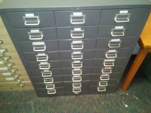 lot 509 image: 27 drawer metal cabinet  excellent. 37. 5 X 30. 5 X 17.. Loc Admin 110