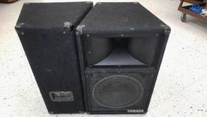 lot 374 image: Yamaha Speakers 25 x26 x15. Performance Quality