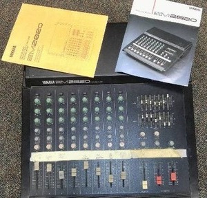 lot 380 image: Yamaha Powered Mixer Em2820