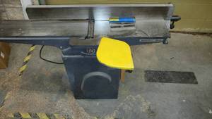 lot 154 image: Rockwell 6 in.  Deluxe Jointer w cast stand and extra blades