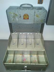 lot 787 image: Vintage Metal Cash box, drawer. Loc Admin 110