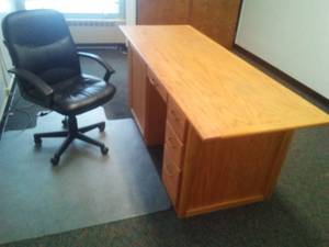 lot 579 image: Oak desk, chair and carpet protector. Loc Lbryadmin Office