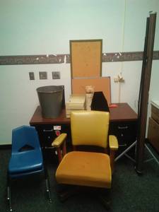 lot 584 image: Office Lot See pics for details. Vintage Chairs, Desk, Projector Screen and more. Loc Lbry Office.