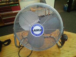 lot 588 image: Lasko High Velocity Fan. Model 2518QM. Loc Lbry Office