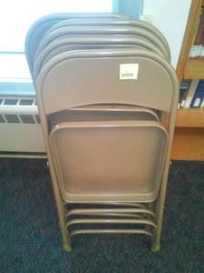 lot 611 image: 5 Metal Folding Chairs. Loc Rm 111 Lbry