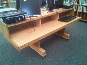 lot 627 image: Rolling 3 person Computer Workstation with Chairs (2) 81.5 L x 26D x 35H (COMPUTERS Not included) Loc Rm 111 Lbry