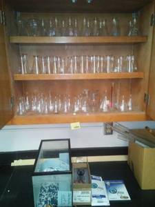 lot 513 image: Science Cupboard Lot. Beakers, Aquarium and more  see pics. Loc Rm 99 Sci