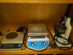 lot 653 image: Scientific Lab Instruments. (3) SH-3 Magnetic Stirrer, Ohaus Scale, Bausch and Lomb Microscope. All Working. Sci Office Rm 99