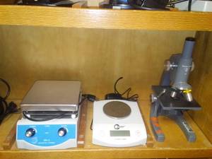 lot 655 image: Scientific Lab Instruments. (3) SH-3 Magnetic Stirrer, Cynmas Scale, Bausch and Lomb Microscope. All Working. Sci Office Rm 99