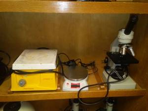 lot 656 image: Scientific Lab Instruments. (3) Thermolyne Heater, Ohaus Scale, 3X Electric Microscope. All Working. Sci Office Rm 99