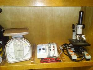 lot 661 image: Pelouze Scale, Edvotek EVT300 Dual Power Source and Bausch and Lomb Microscope. All Working. Sci Office Rm 99