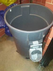 lot 680 image: Maintenance Room Supplies  BIG LOT Rubbermaid and more.  Loc main custodian