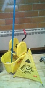 lot 681 image: Rubbermaid mopping system with wet floor safety. Loc Gym