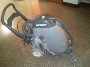 lot 685 image: Sprite Classic 12 Wet Floor Machine. Currently being used. Loc Gym