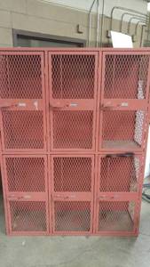 lot 200 image: Metal 6 door Locker