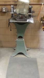lot 212 image: Delta 8 in. Bench Grinder