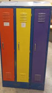 lot 322 image: Double Sided Locker with contents