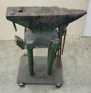 lot 336 image: Anvil 19.5 in.