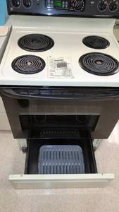 lot 448 image: GE self cleaning Range with Calrod coils. tested and working.