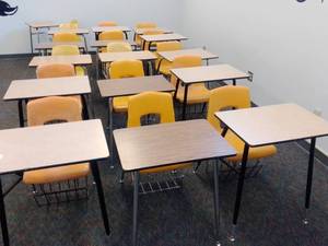 lot 571 image: 16 student desks high school size.
