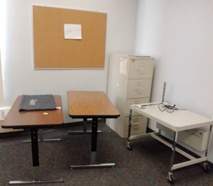 lot 719 image: 2 tables, median cart and more.